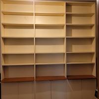 libreria-dispensa molto grande