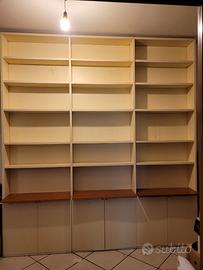 libreria-dispensa molto grande