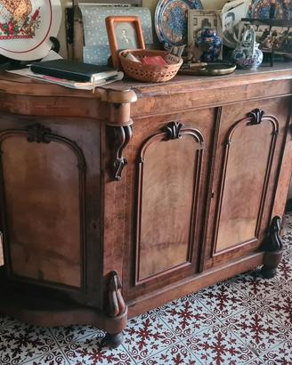 Credenza madia sala da pranzo.