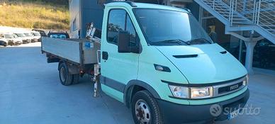 Iveco 35 A Veicolo con Gru