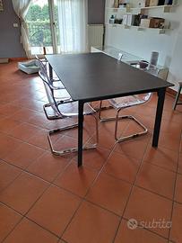 Tavolo con sedie