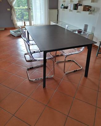 Tavolo con sedie