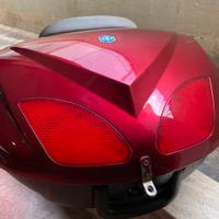Bauletto Piaggio e parabrezza originale graffiato