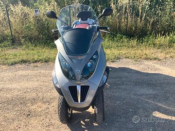 SCOOTER TRE RUOTE PIAGGIO MP3