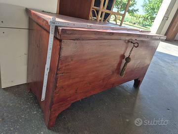 Cassapanca antica in legno – Baule rustico d’epoca