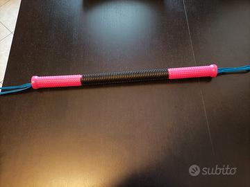 Attrezzo ginnico per braccia e torace