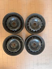 Cerchi in acciaio da 15” a 5 fori