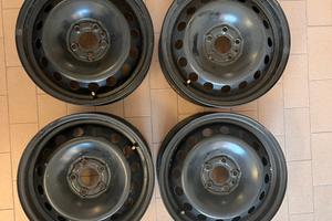 Cerchi in acciaio da 15” a 5 fori