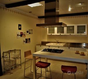 CUCINA MODELLO SUPREME CON ISOLA ERNESTOMEDA