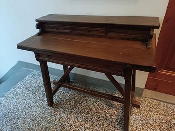 Scrivania segretarie in legno massello.
