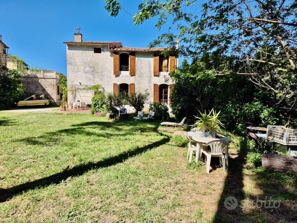 Rustico / Casale di 420 m² con più di 5 locali a C - Vista 2