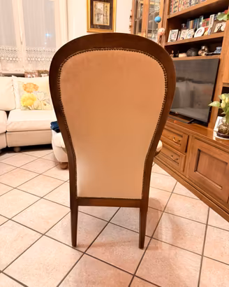 Poltrona classica a schienale alto ilegno massello