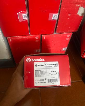 kit pastiglie freno anteriori brembo P50085