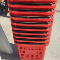 cestino della spesa con ruote 