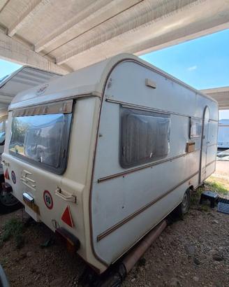 Caravan Laika 52