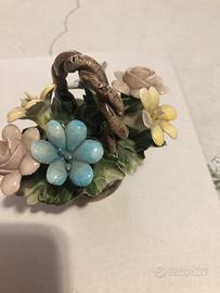 Cestino di ceramica con fiori