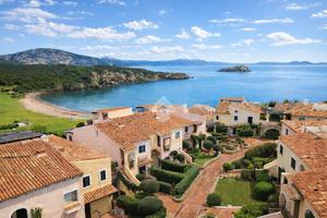 2 LOCALI A ARZACHENA