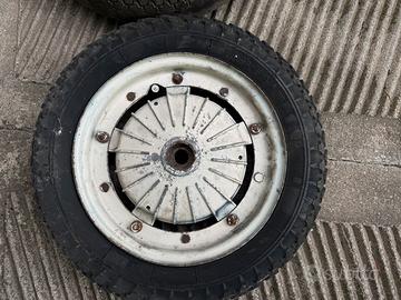 2 Gomme e cerchio vespa