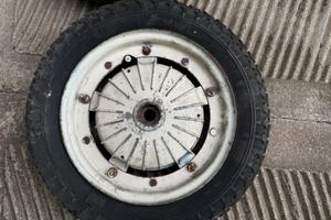 2 Gomme e cerchio vespa