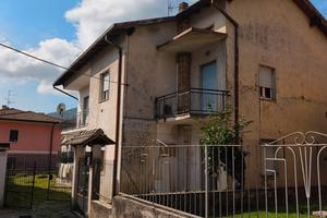 Casa a Villa Carcina con 2 appartamenti 