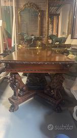 Tavolo legno con leoni