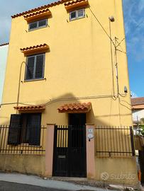 Casa indipendente 2 piani Arbus
