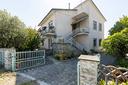 villa-di-330-m²-con-piu-di-5-locali-e-box-auto-dop