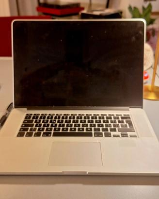 MacBook Pro 15" Mid 2015, 16 GB RAM HDD 256Gb