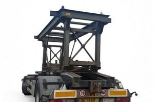 Rimorchio per casse scarrabili 2 assi