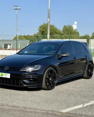VOLKSWAGEN Golf R 4MOTION DSG