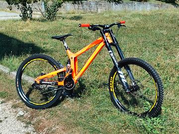 Bicicletta da downhill Propain Rage 650b