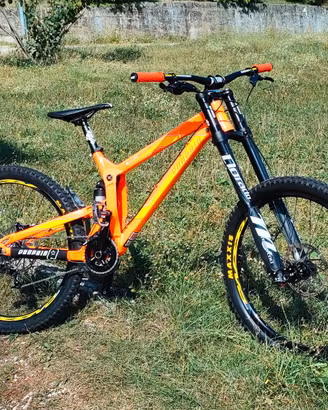 Bicicletta da downhill Propain Rage 650b