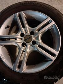 Cerchi in lega muniti di gomme invernali M+S