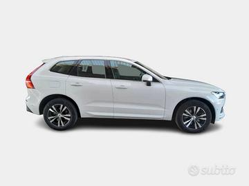 VOLVO XC60 B4 D AWD automatico Momentum Pro