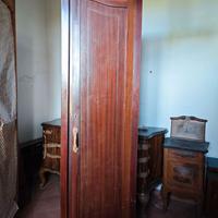 Laterali angoli armadio vintage noce