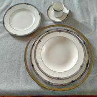 Servizio da 12 WEDGWOOD AMHERST Bone China