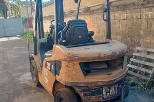 CARRELLO ELEVATORE CAT DP 25