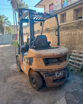 CARRELLO ELEVATORE CAT DP 25