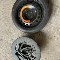 Ruotino 135 / 70 / 16 completo di kit smontaggio 
