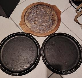 2 piatti ghisa e 2 sottopiatti legno