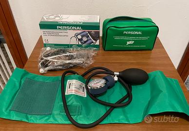 Sfigmomanometro ad aneroide con fonendoscopio