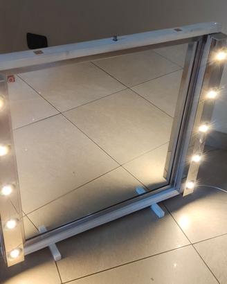 Specchio per trucco con luci