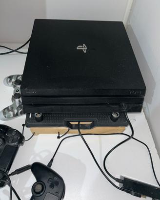 Playstation 4 Pro 1TB + 3 Controller + FIFA 22