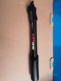 Mini pompa in carbonio