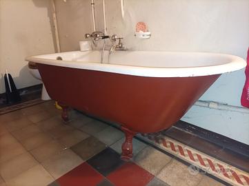 Vasca da bagno con piedini Vintage