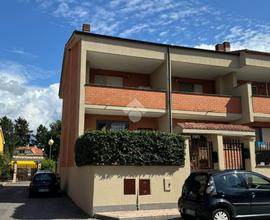 VILLA A SCHIERA A ZAGAROLO