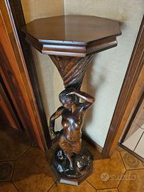 Colonnina portavasi in legno decorata