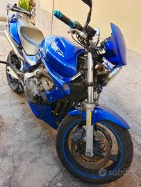 Km 30.000  Hornet 2001
