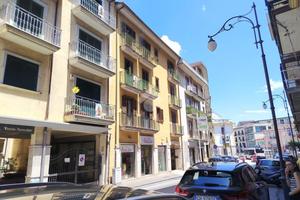 NEGOZIO A ATRIPALDA