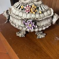 Centrotavolo in porcellana di Capodimonte